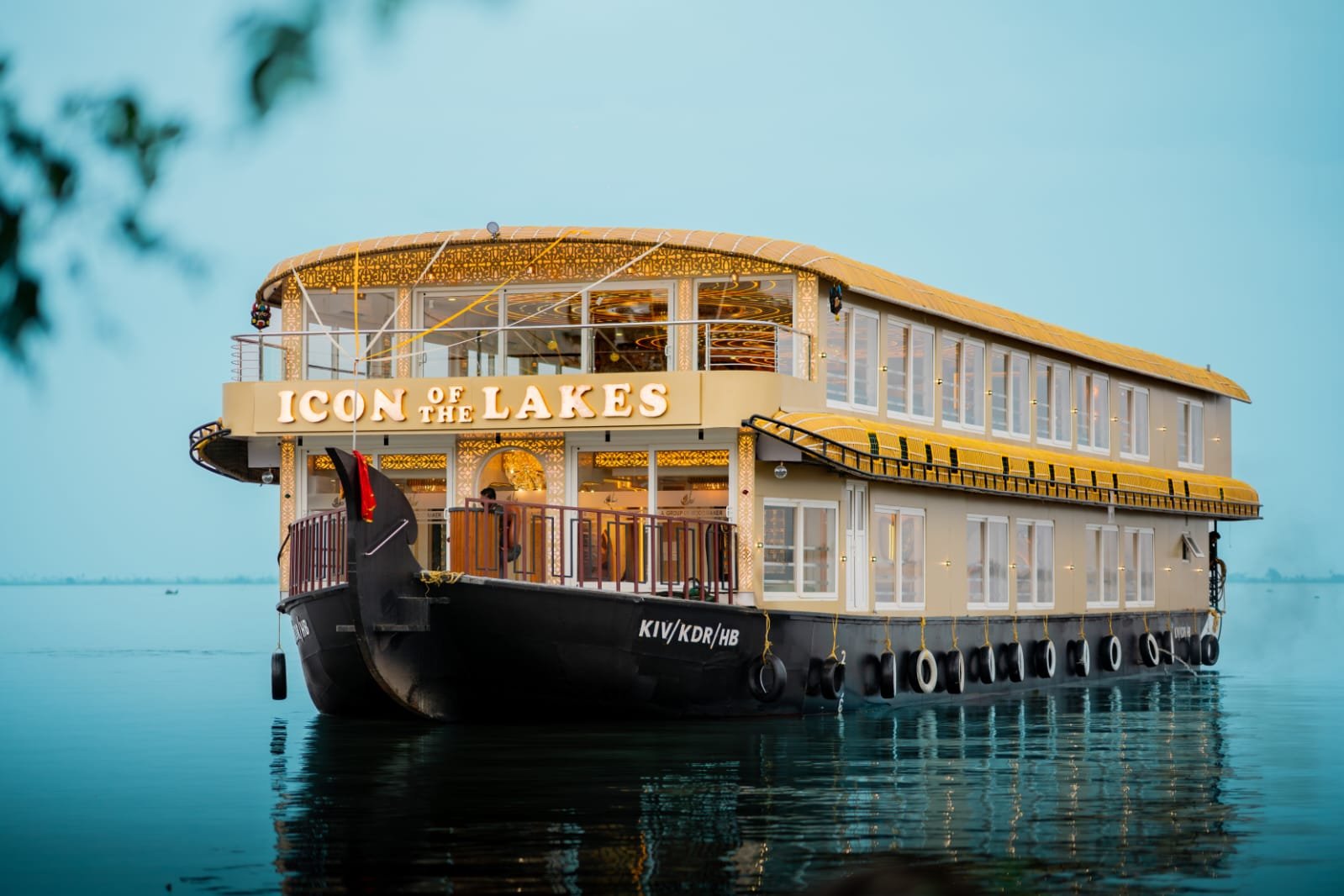 Day Cruise Houseboat